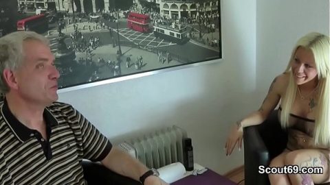 https://www.feurigporno.com/video/opa-fickt-enkelin-teeny-ficken-und-ins-gesicht/